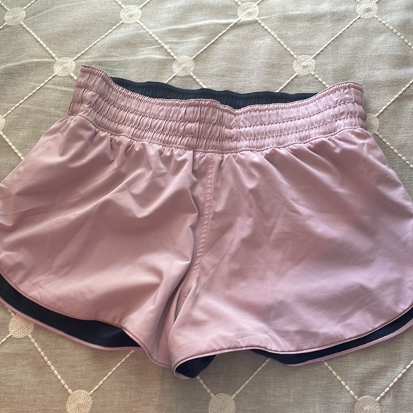 Lululemon size 8 reversible shorts blue/pink - Picture 2 of 6